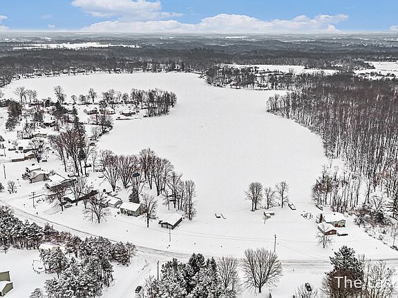 3rd image of 9758 Ten Mile Rd NE