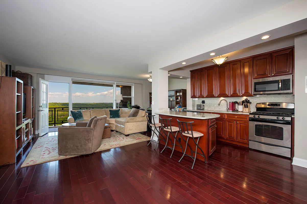 5900 Arlington Ave Unit 15G  