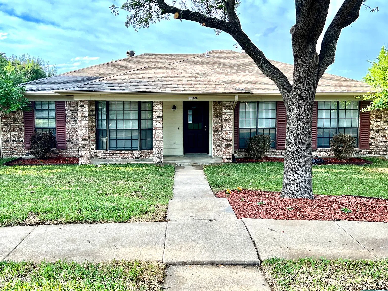 3 bed, 1376 sqft, $2,300 — Photo 1