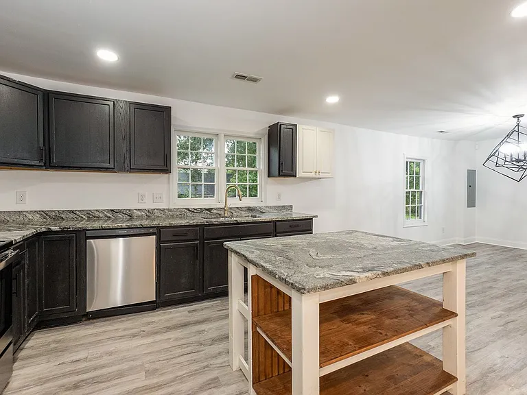 206 Temple Ave — Photo 12