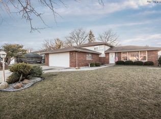 10600 S Tod Dr, Palos Hills, IL 60465