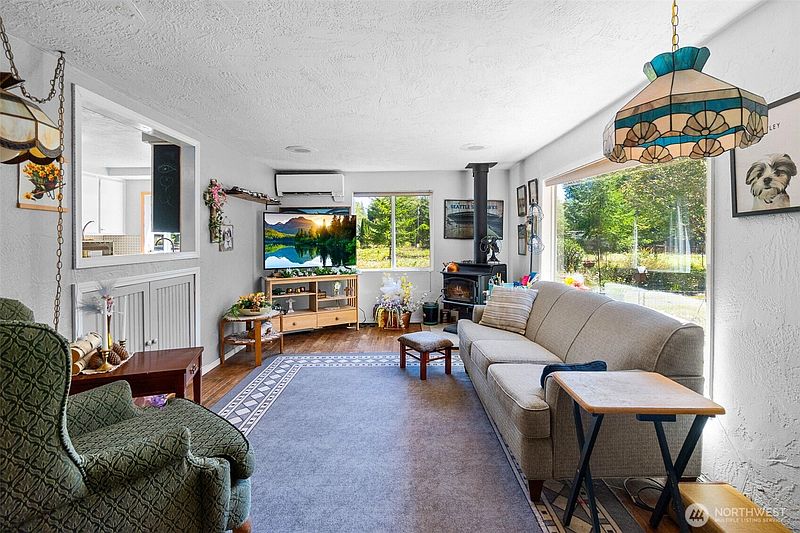 5th image of 82 Chenois Valley Road