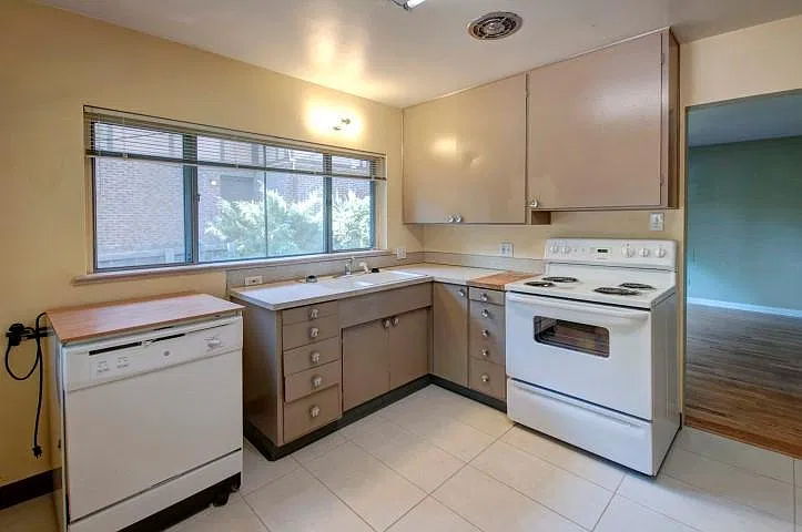 2 bed, 1100 sqft, $3,280 — Photo 3
