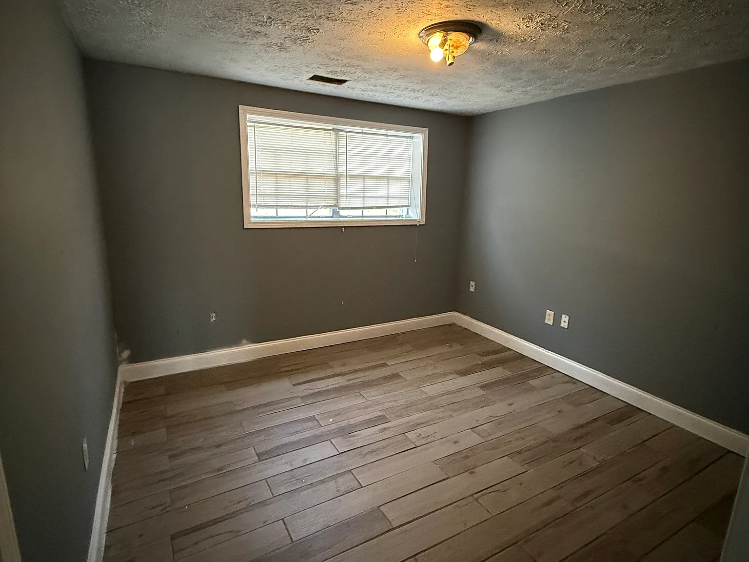 4 bed, $700 — Photo 3