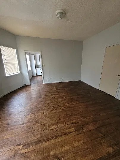 1009 W. Mulberry Ave. - B — Photo 2