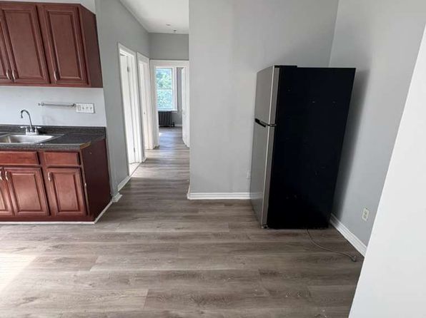 439 Springdale Ave #3L