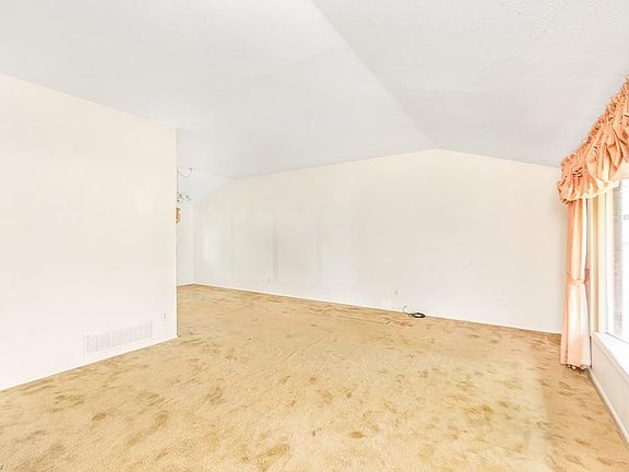 4th image of 16027 Squirrel Hollow Ln