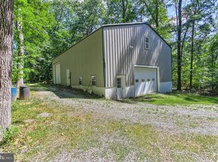 7801 Woodland Dr, Hanover, PA 17331