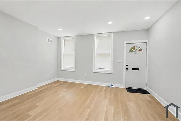 4 bed, 1350 sqft, $2,300 — Photo 3