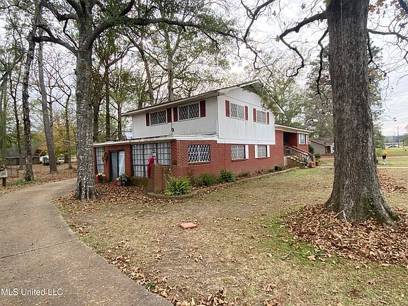 3rd image of 557 W McPherson Dr