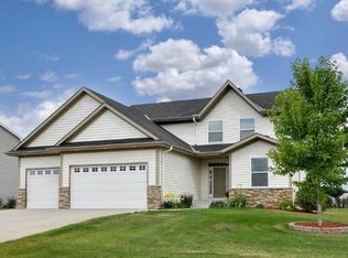13824 Savanna Dr, Rogers, MN 55374