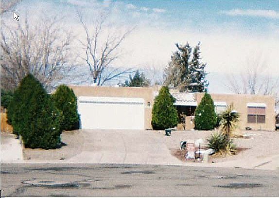 Spacious 3 bdr with side lot for pool/casita/workshop/toys