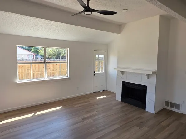 414 Valley Mills Dr, Arlington, TX 76018