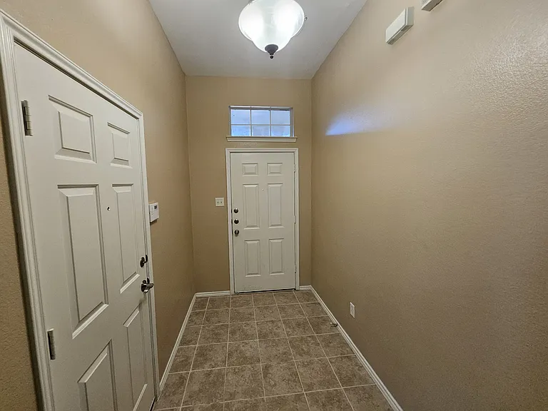 3235 Guadaloupe — Photo 4