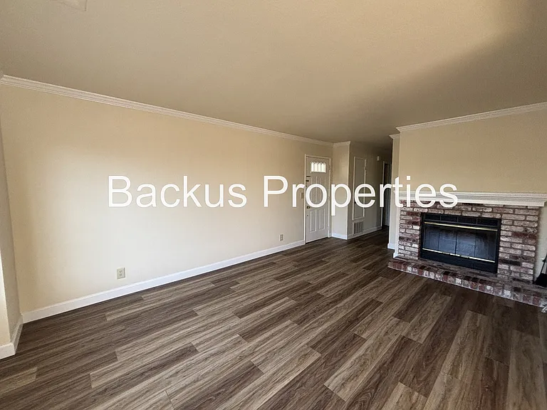 1054 Padre Dr #4 — Photo 4