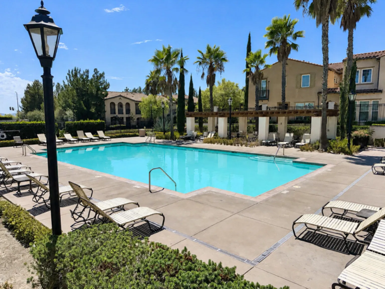4 bed, 1780 sqft, $6,300 — Photo 2