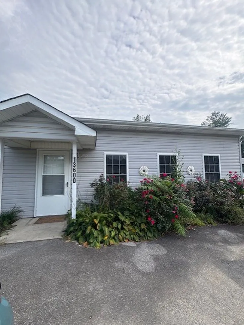 Sinking Creek Apartments — Photo 2