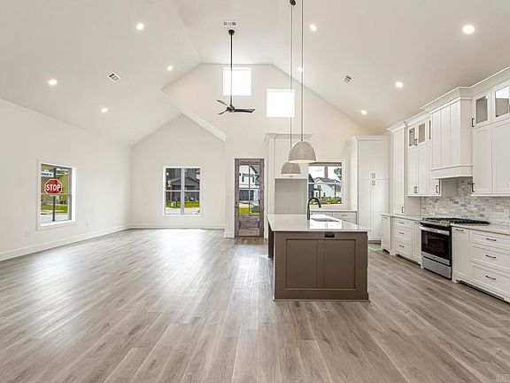 4th image of 312 Gardens Ln