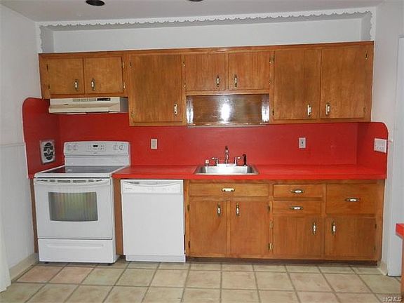 5th image of 151 Dahlia Dr
