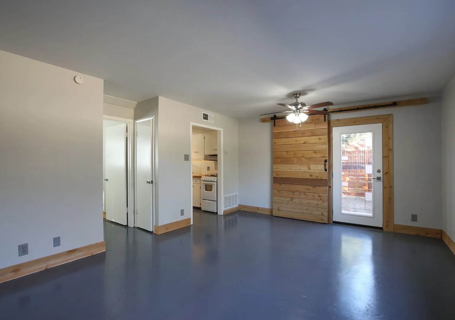 Locust Center — Photo 1