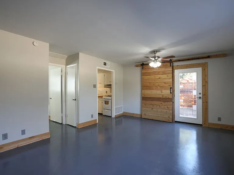 804 N Locust St — Photo 1