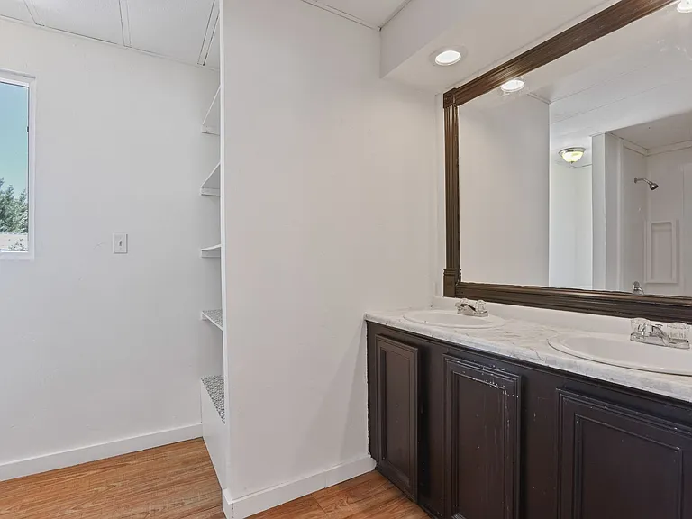 12 N 2162 W — Photo 22