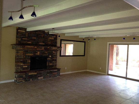 4th image of 718 W El Camino Dr