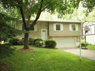1030 Casa Solana Dr, Wheaton, IL 60189