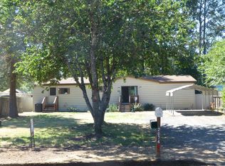 5221 Forsythia Dr, Springfield, OR 97478