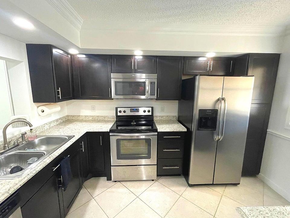 1st image of 2805 SW 22nd Ave #2070