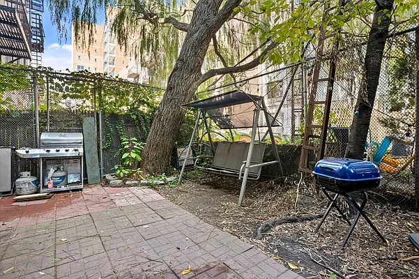 Rented by Douglas Elliman | media 20