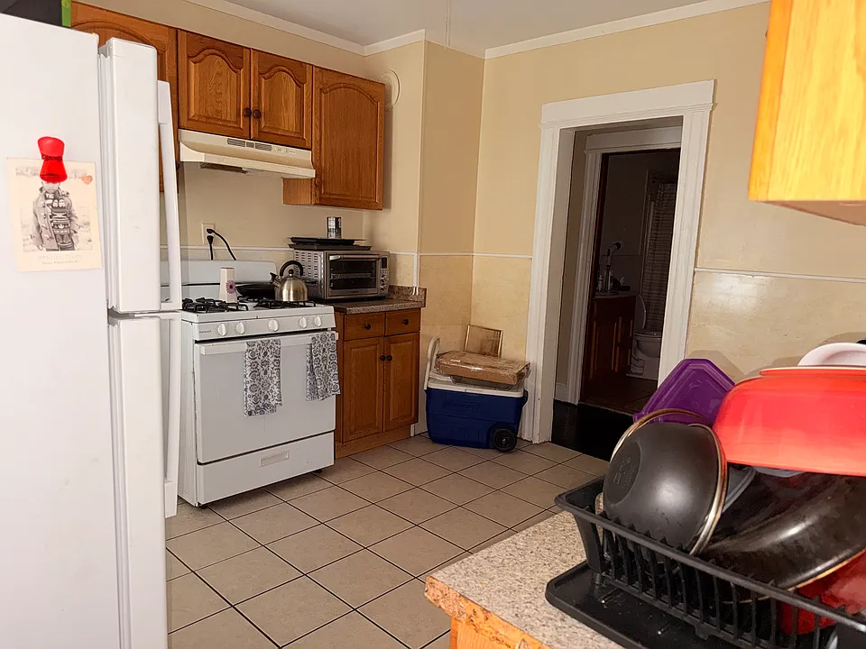 438 Hollister Ave #1
