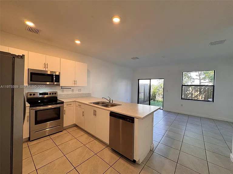 11813 SW 246th Ter #11813 — Photo 3
