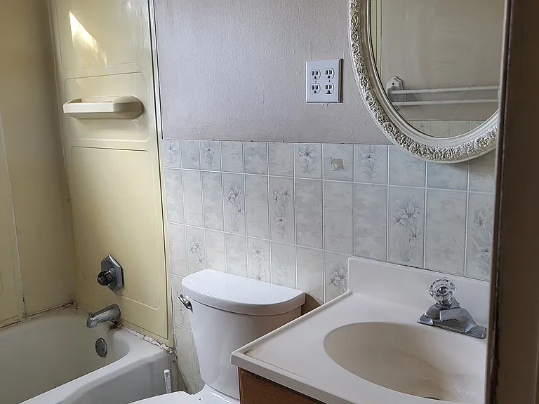 313 E Tallent St — Photo 8