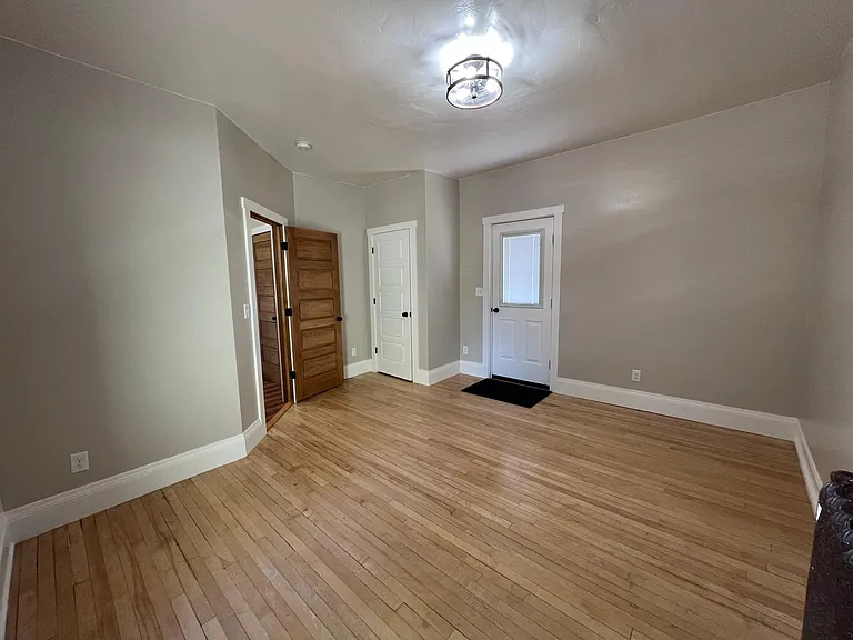 802 W Evelyn St — Photo 13