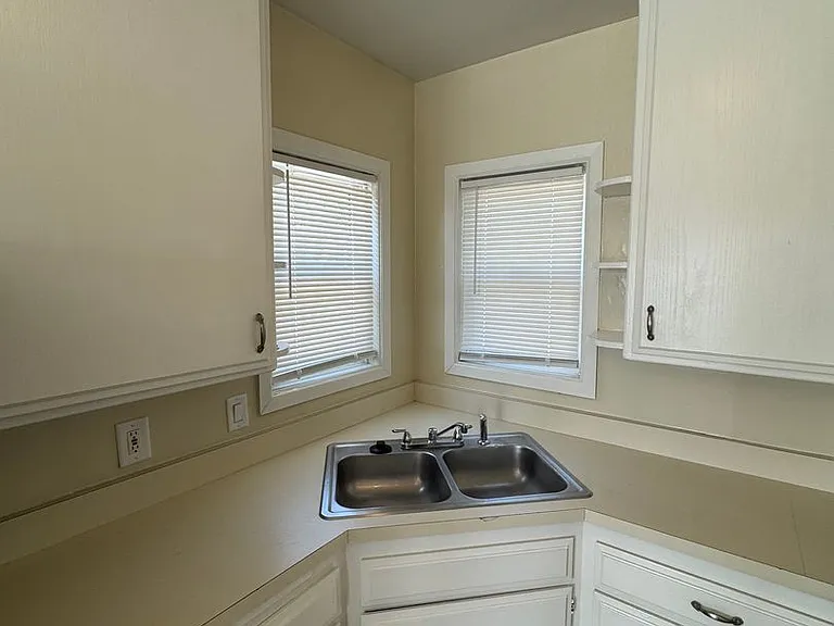 4542 N Lakewood Blvd. — Photo 17