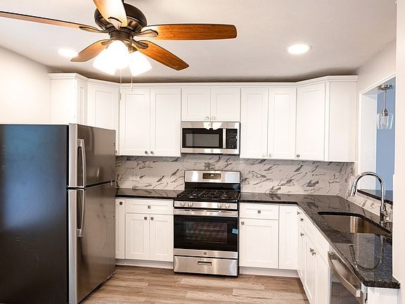 5th image of 120 Lawton Ave