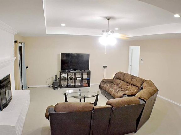 5th image of 2209 W Parkside Dr