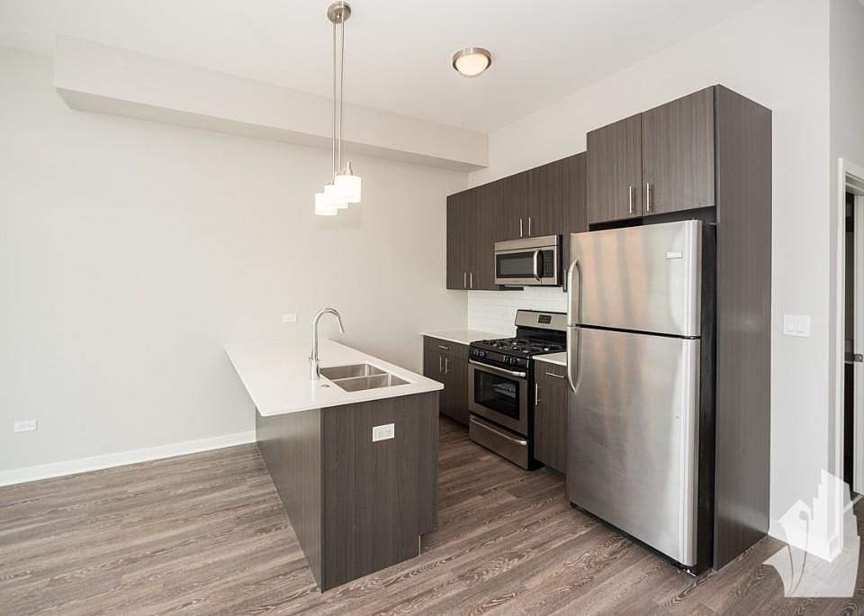 1st image of 1549 W North Ave #307