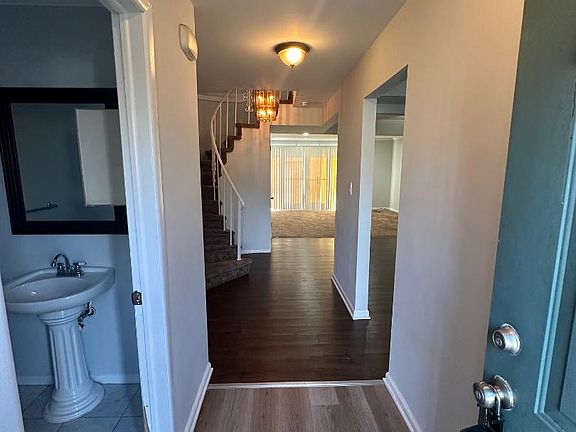 3rd image of 8104 Clay Ct