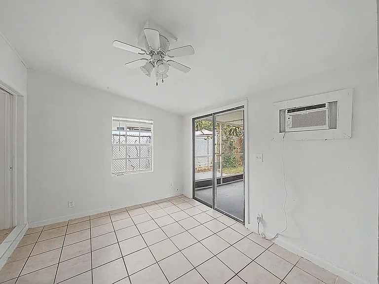 301 SE 21st Ave — Photo 32