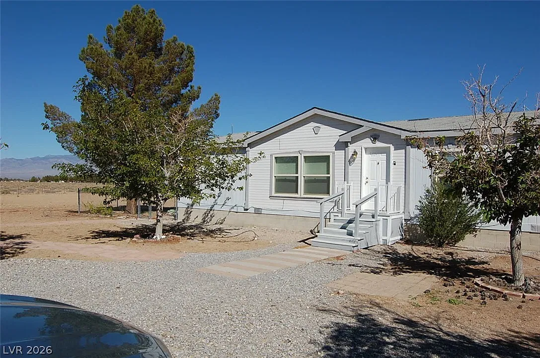 3 bed, 2.0 bath, 1300 sqft, $1,600 — Photo 3