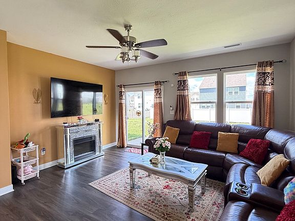 3rd image of 406 Switchgrass Ln