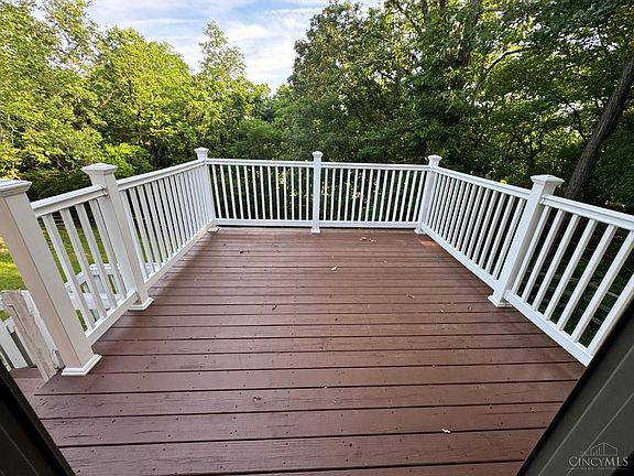 5th image of 485 Hyde Park Dr