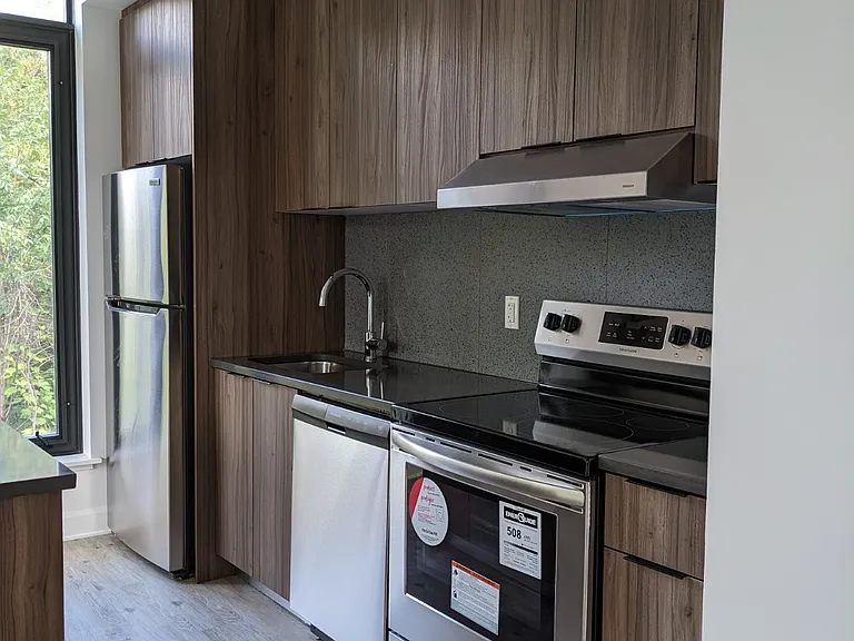 263 Greensway Ave — Photo 3