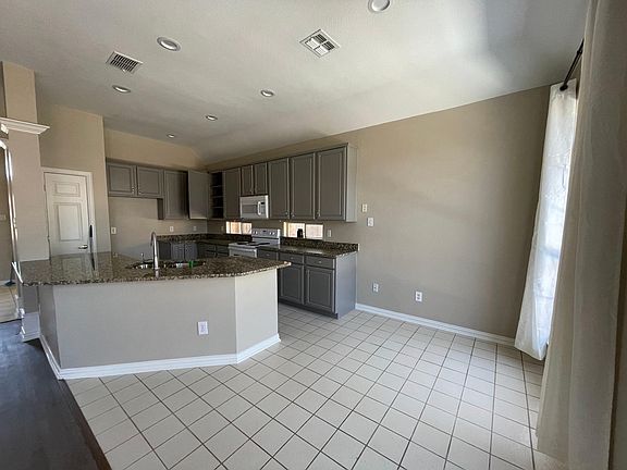 4th image of 1379 Clear Creek Dr