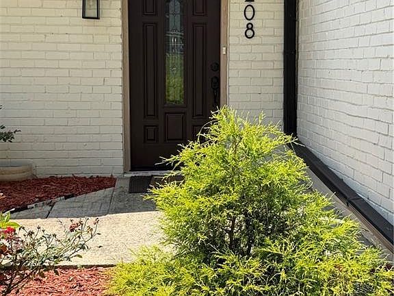 2nd image of 1208 Golden Cir SW