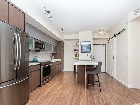 4th image of 235 Evergreen Sq #220