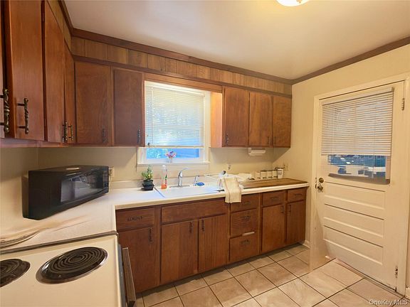 3rd image of 10 Siebrecht Road