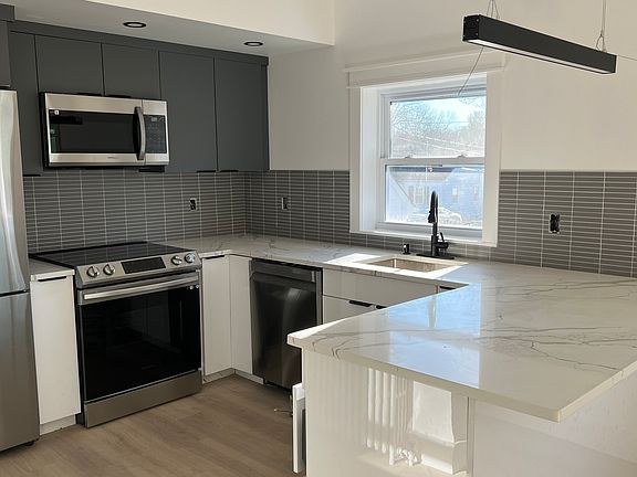 3rd image of 58 Caldwell St Floor 2